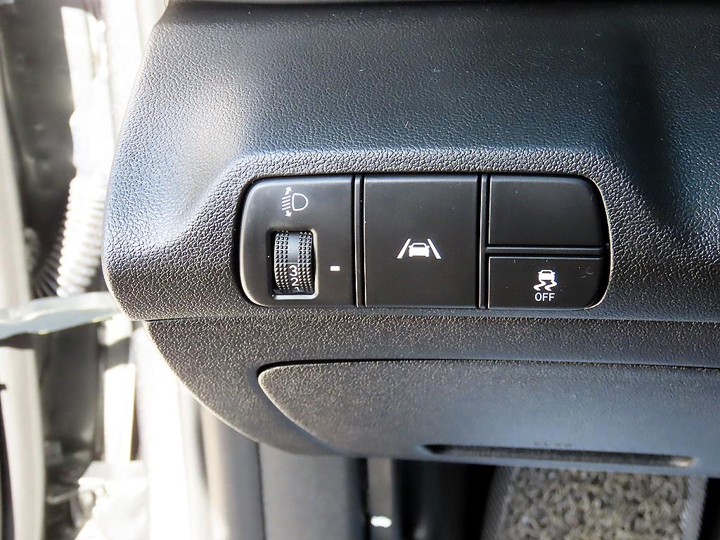 HYUNDAI Avante - Vista 12