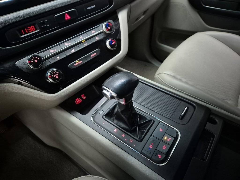 KIA Carnival - Vista 8