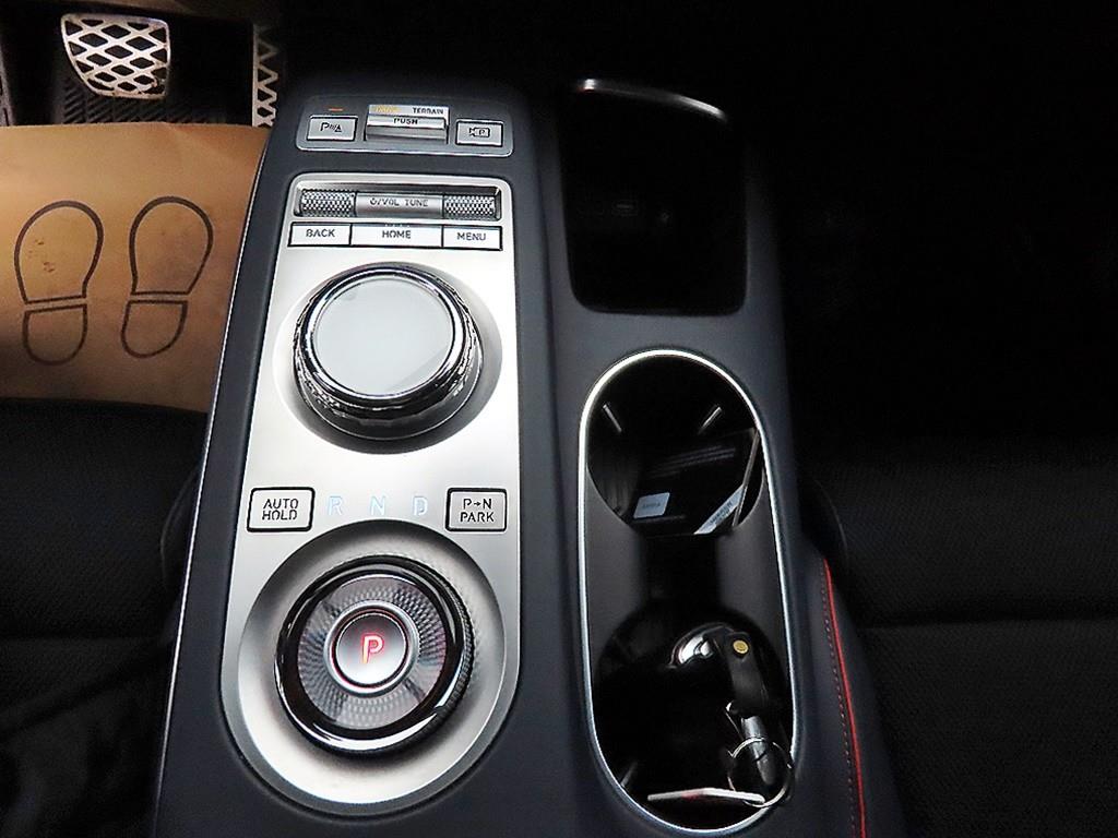 Genesis GV70 - Vista 10