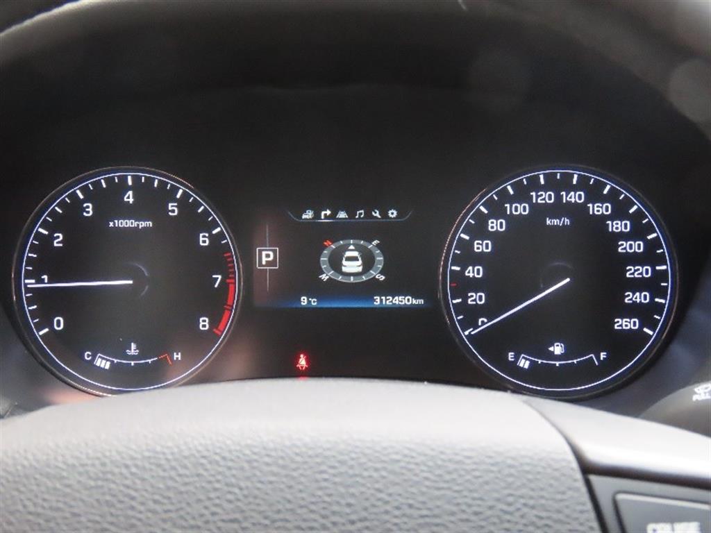 HYUNDAI Genesis - Vista 9