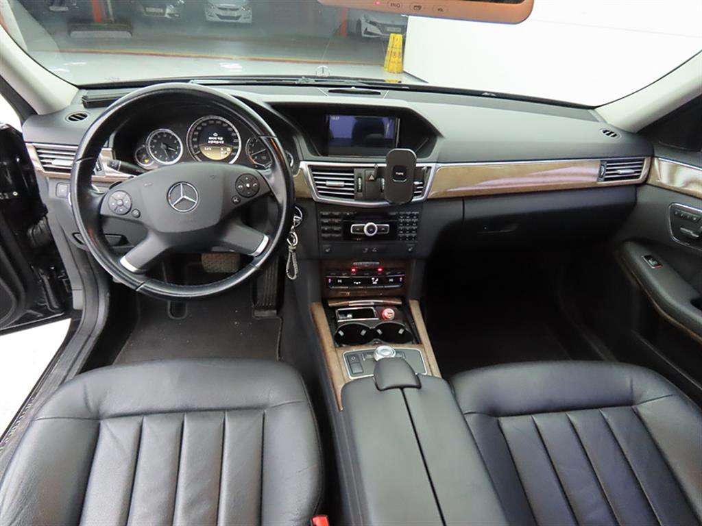 Mercedes Benz E class - Vista 7