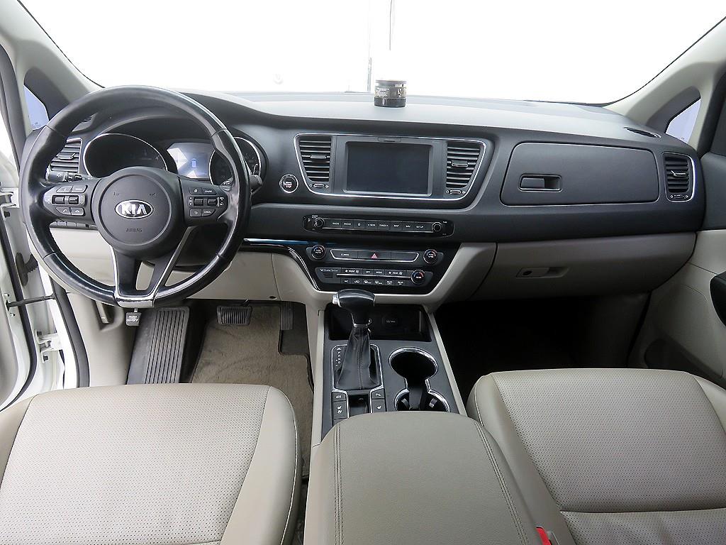 KIA Carnival - Vista 8