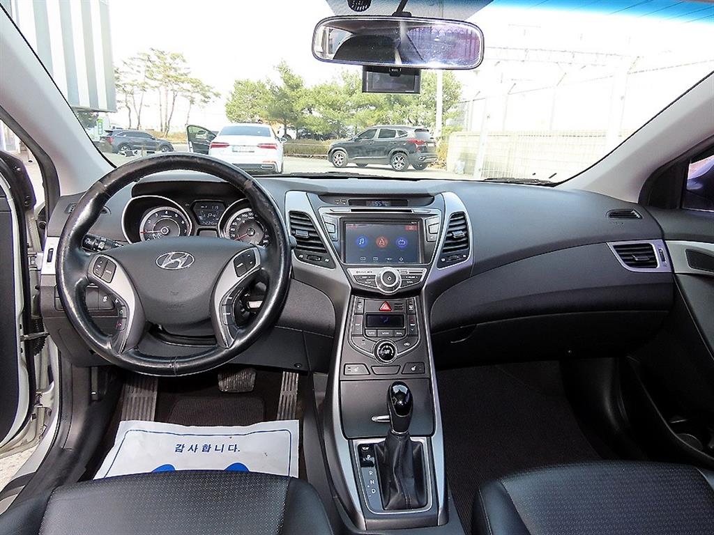 HYUNDAI Avante - Vista 7