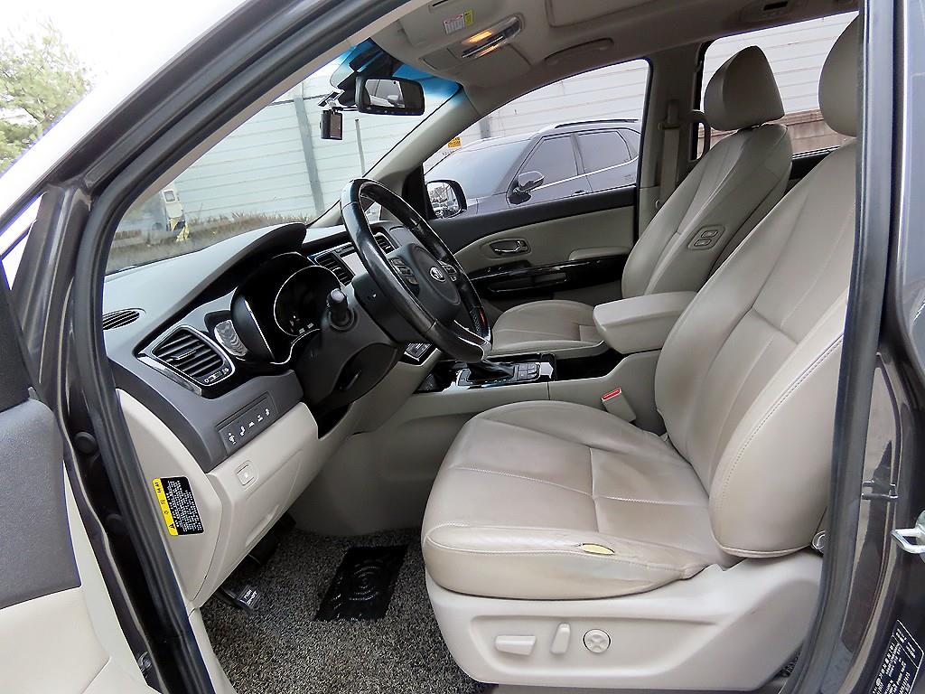 KIA Carnival - Vista 5
