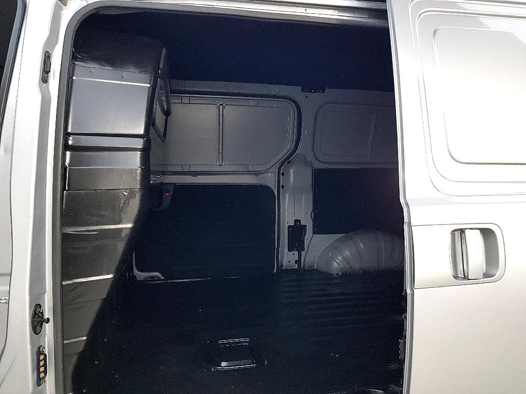 HYUNDAI Starex - Vista 9