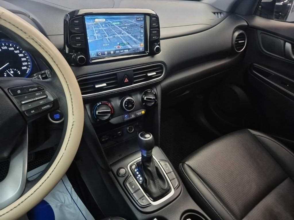 HYUNDAI Kona - Vista 10