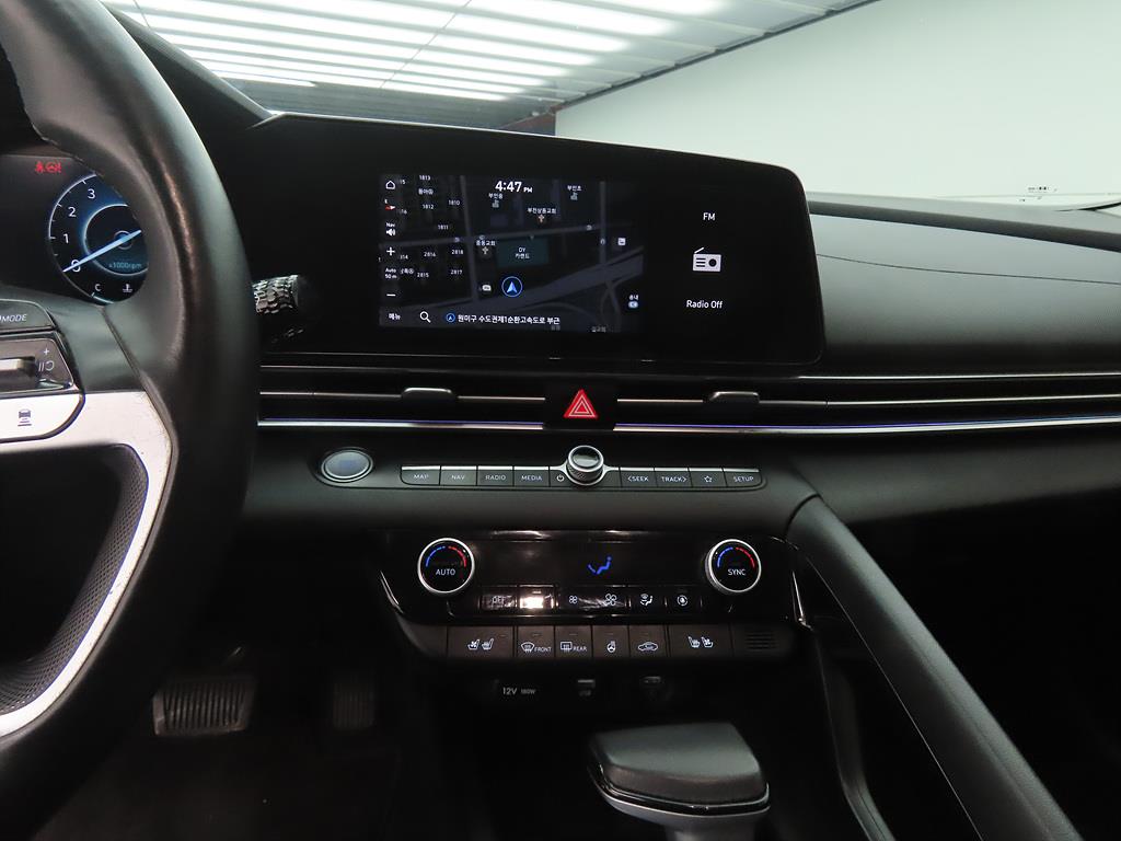 HYUNDAI Avante - Vista 9