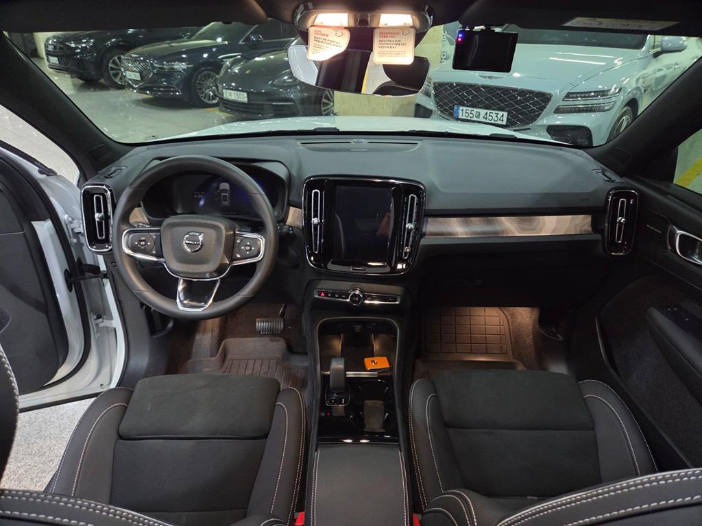 Volvo XC40 - Vista 8