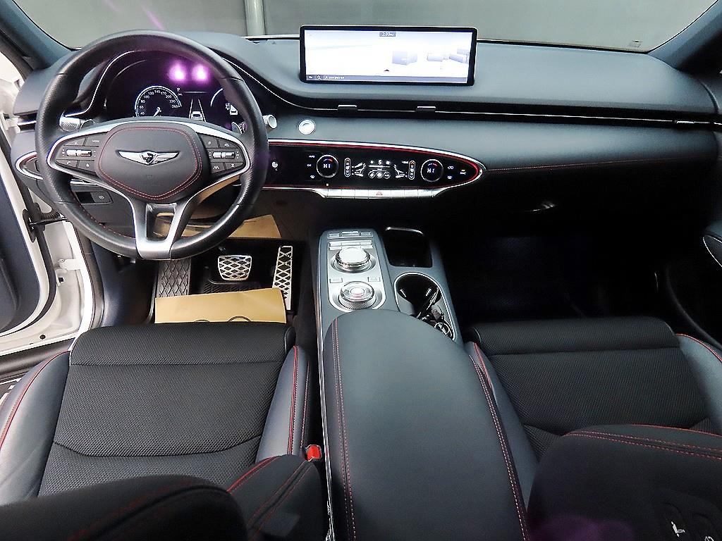 Genesis GV70 - Vista 7