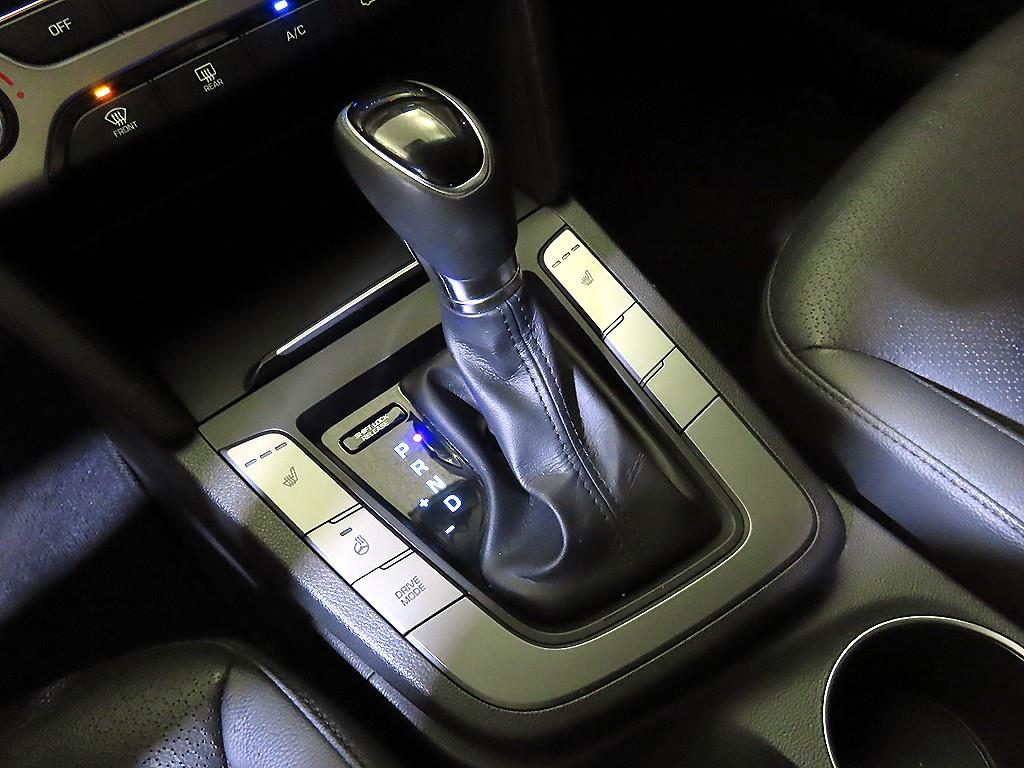 HYUNDAI Avante - Vista 12