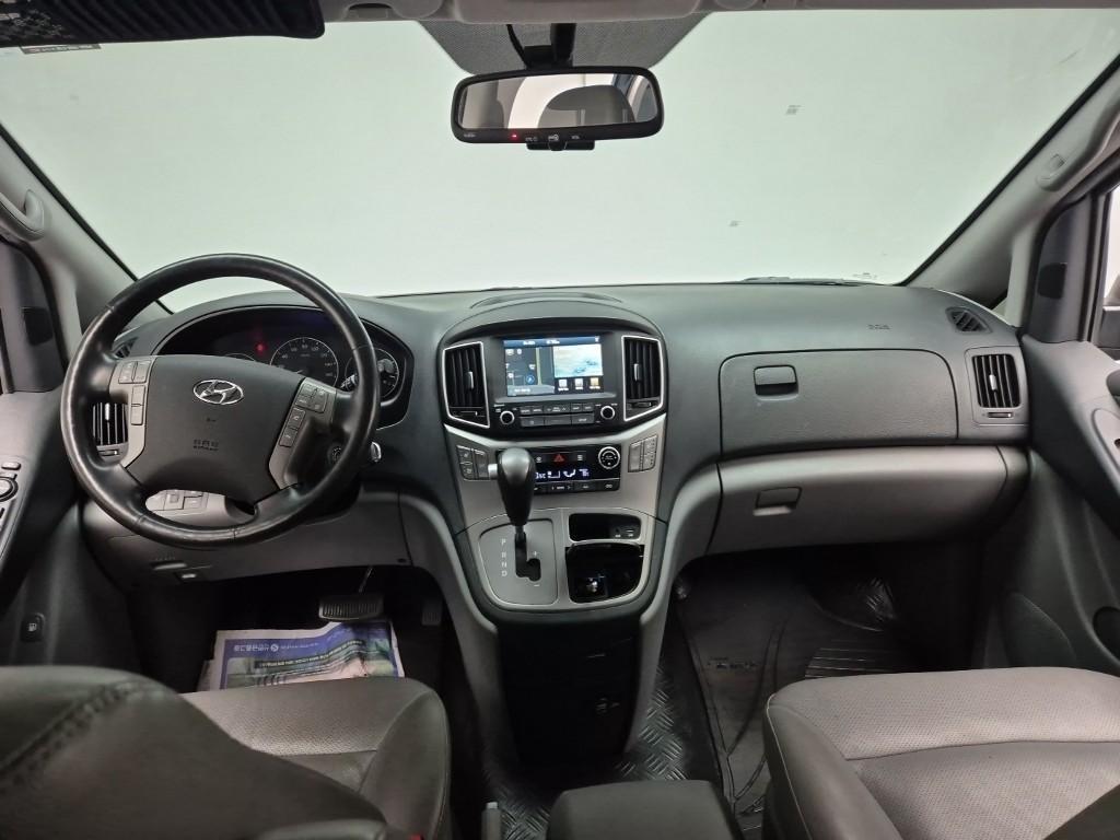 HYUNDAI Starex - Vista 7