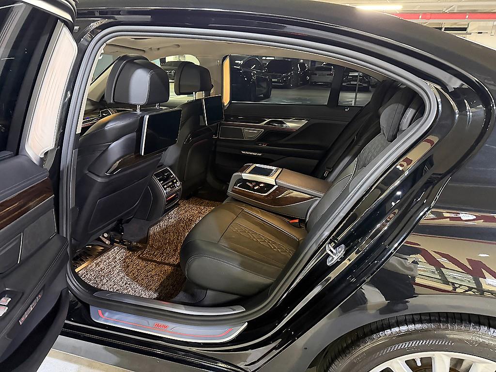 BMW 7 Series - Vista 8