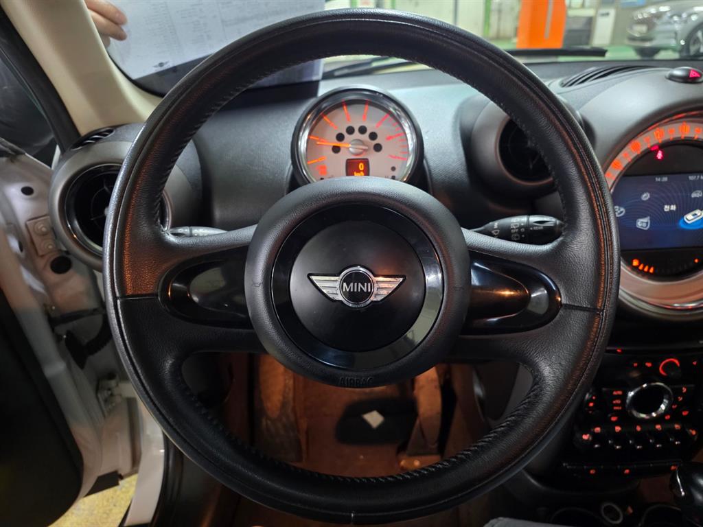 Mini Countryman - Vista 8