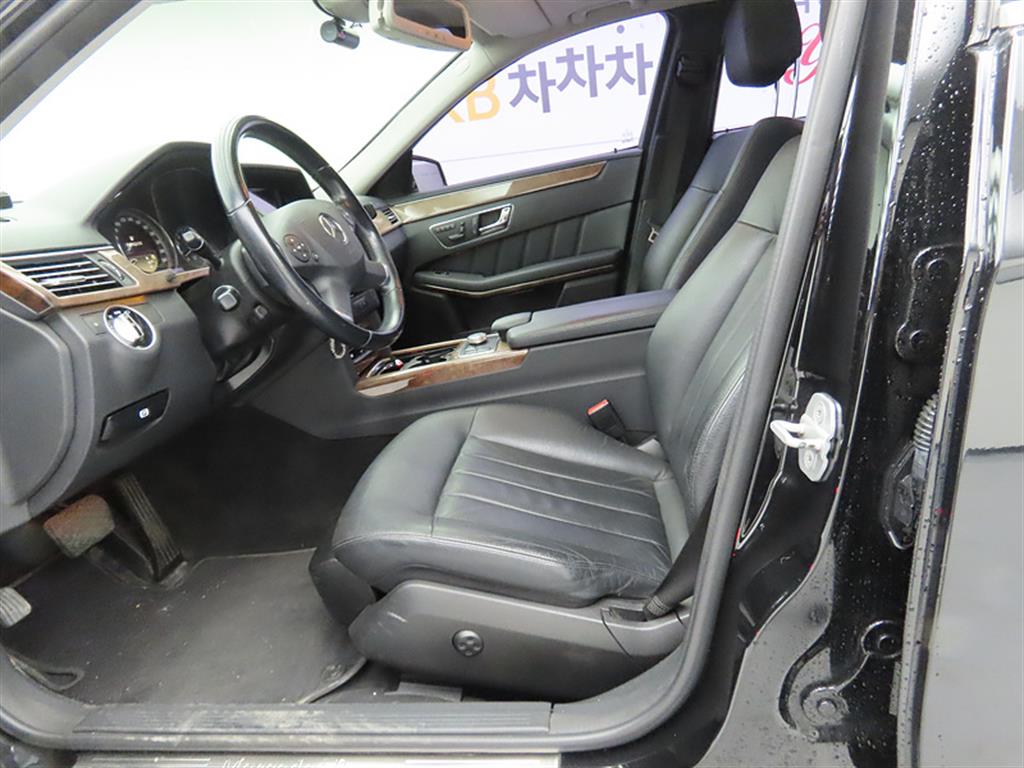 Mercedes Benz E class - Vista 5