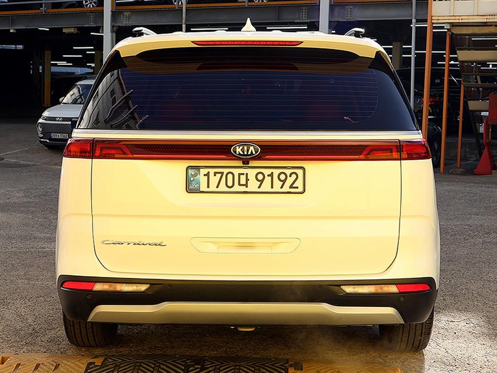 KIA Carnival - Vista 5