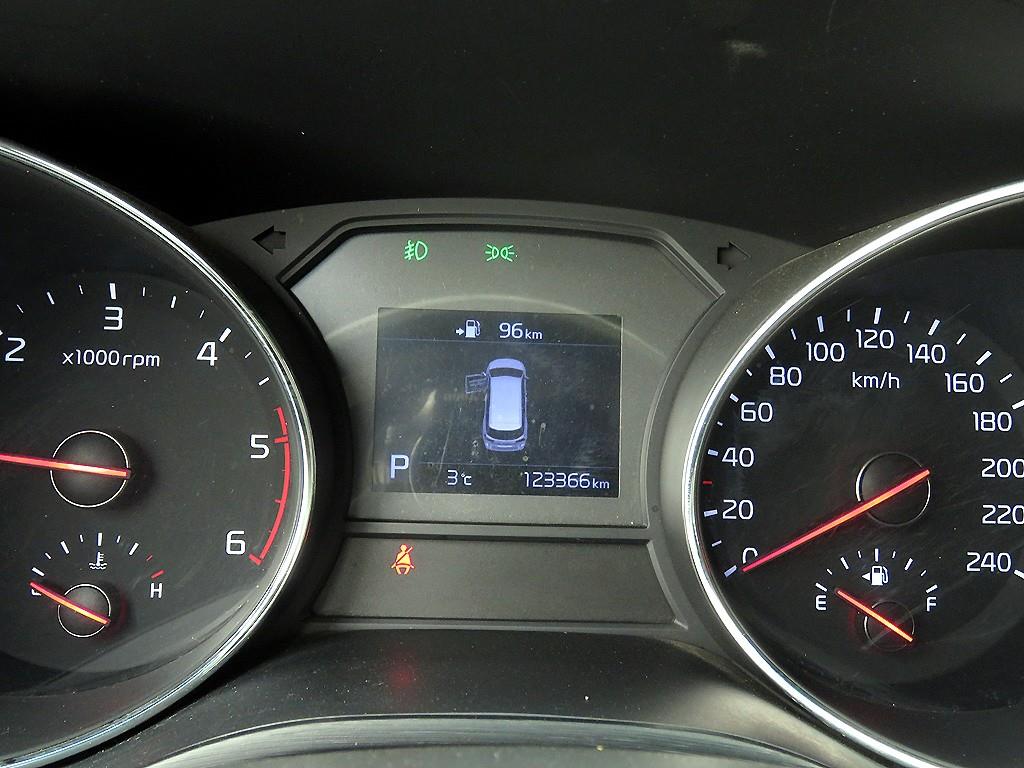 KIA Carnival - Vista 12