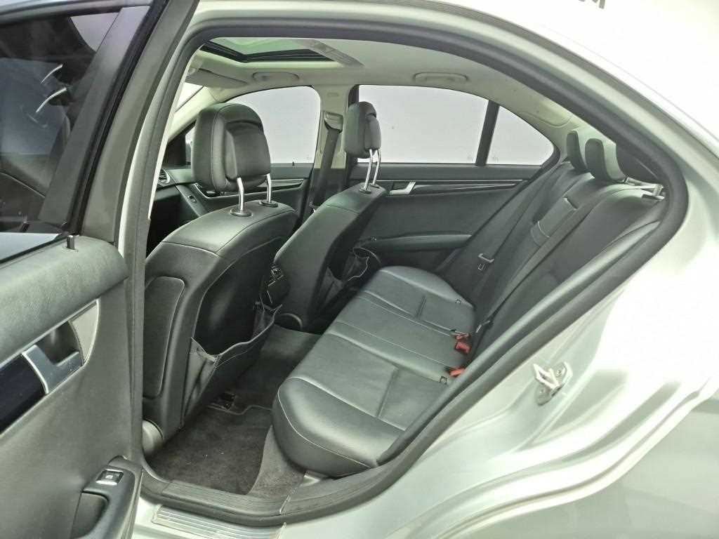 Mercedes Benz C Class - Vista 12