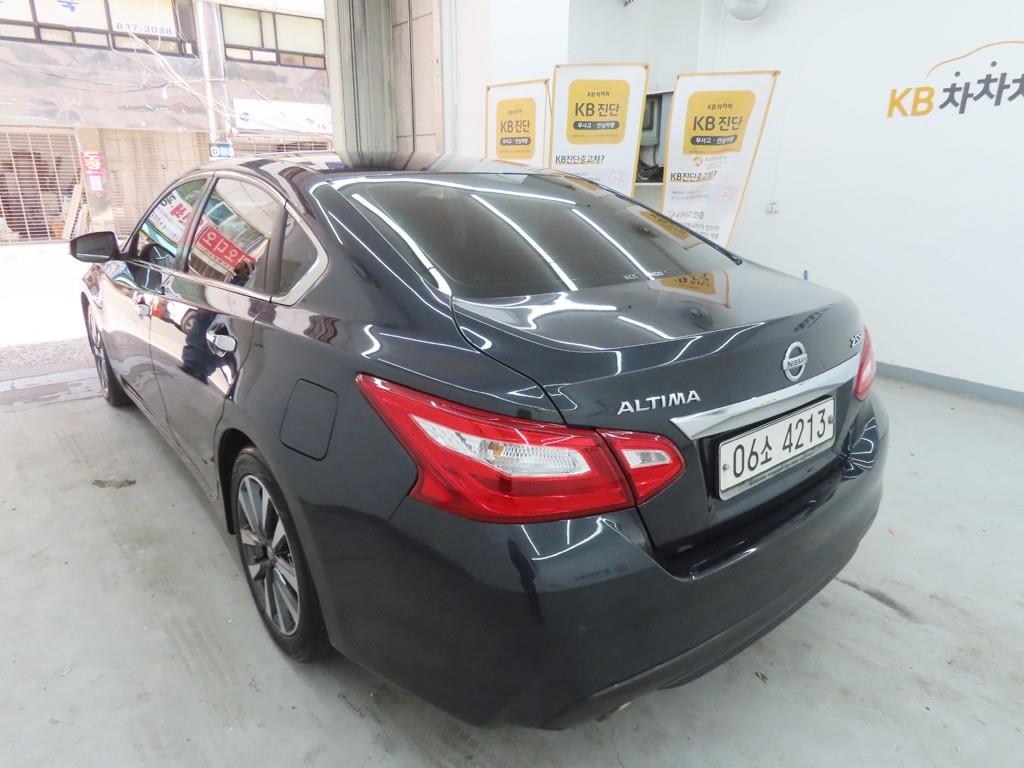 Nissan Altima - Vista 4