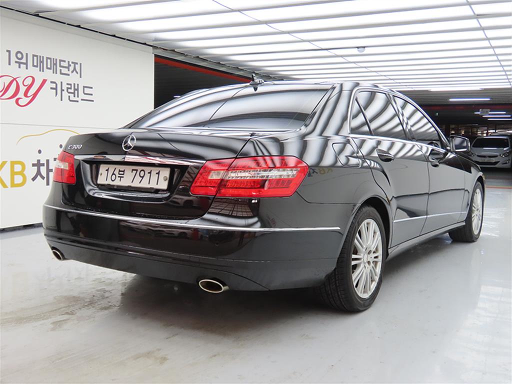 Mercedes Benz E class - Vista 4