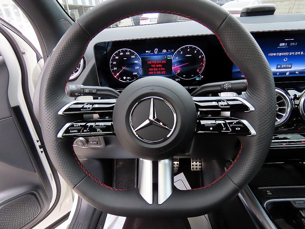 Mercedes Benz GLA Class - Vista 8