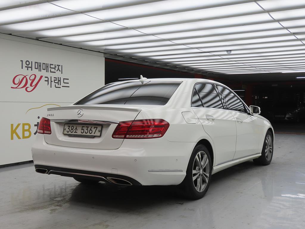 Mercedes Benz E class - Vista 4