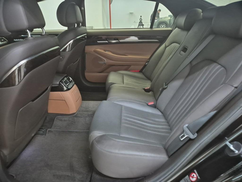 Genesis G80 - Vista 12