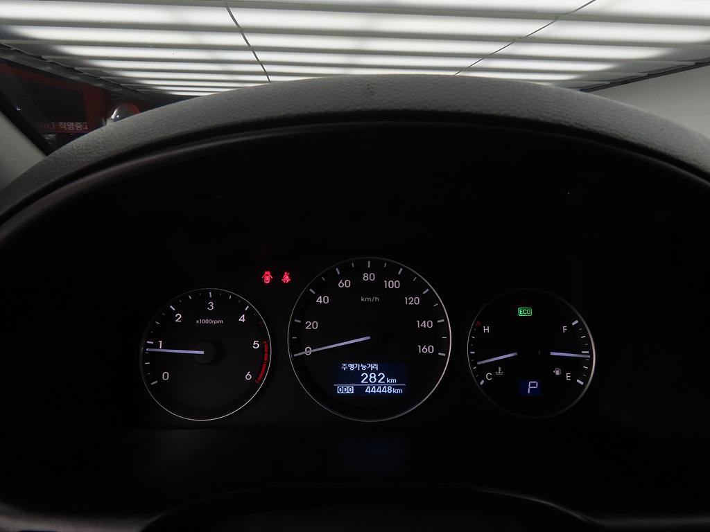 HYUNDAI Starex - Vista 10