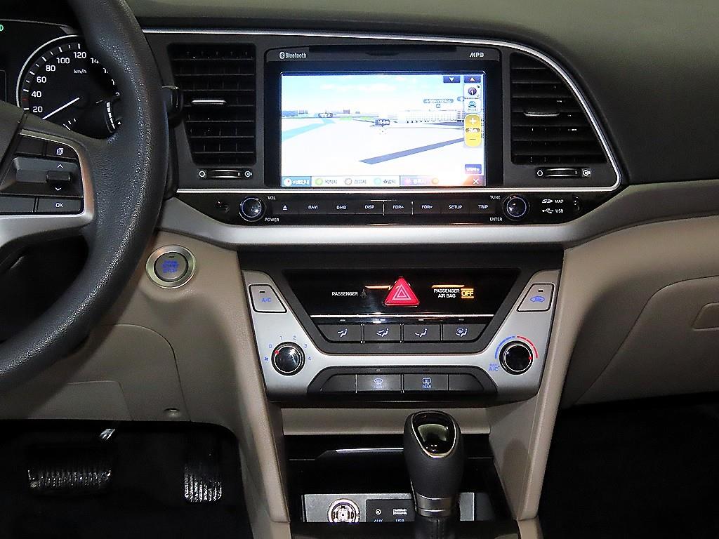 HYUNDAI Avante - Vista 11