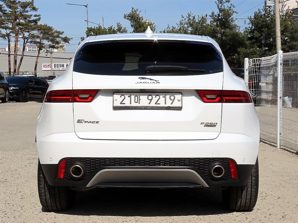 Jaguar E-PACE - Vista 4