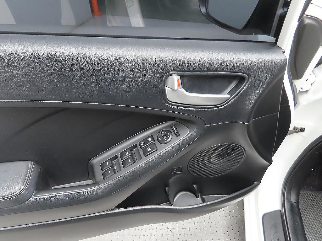 KIA K3 2014 Blanco - Importación desde Corea - HF Imports Iquique - Foto 10