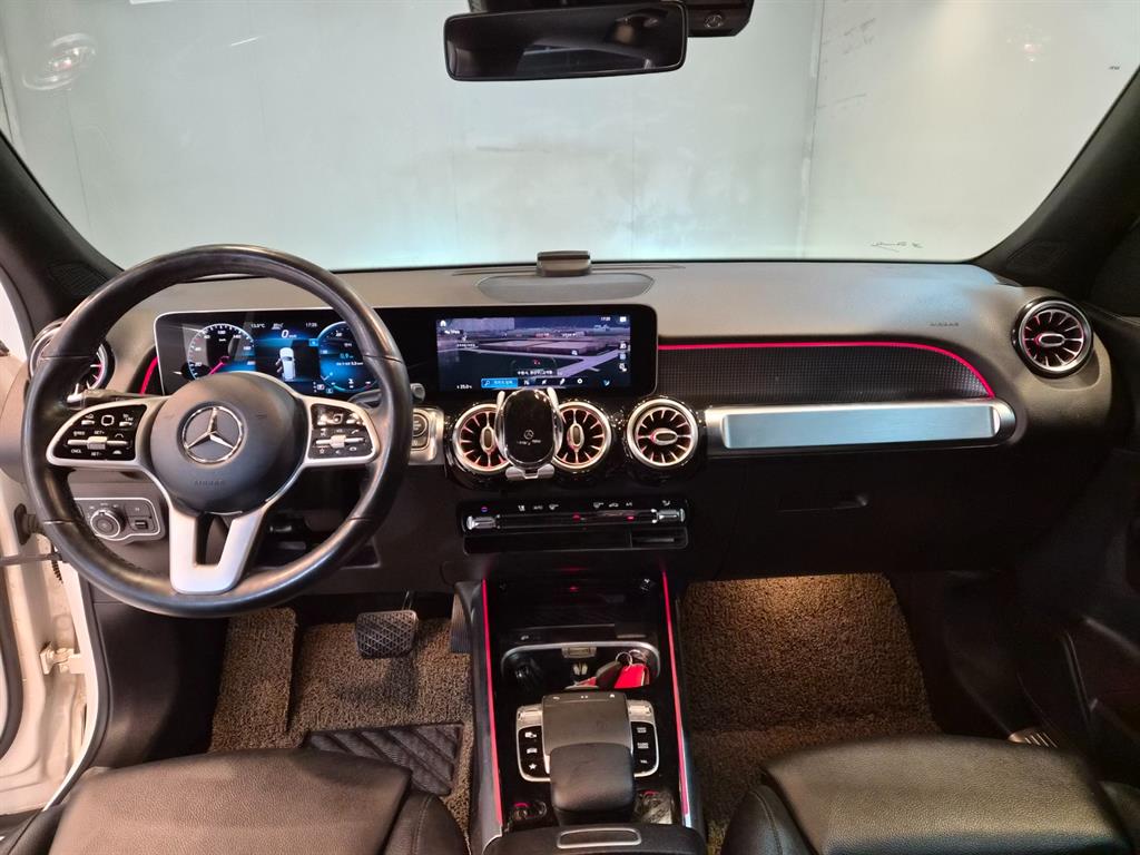 Mercedes Benz GLB Class - Vista 8