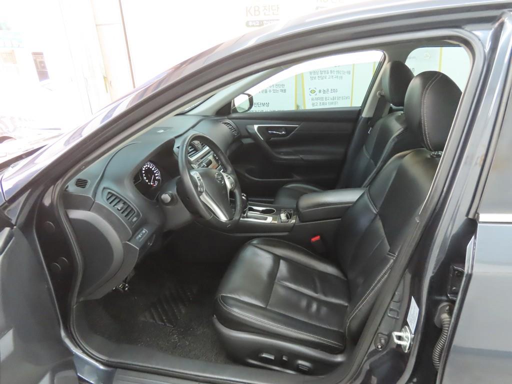 Nissan Altima - Vista 5