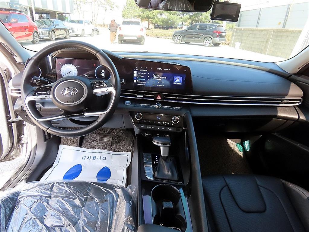 HYUNDAI Avante - Vista 7