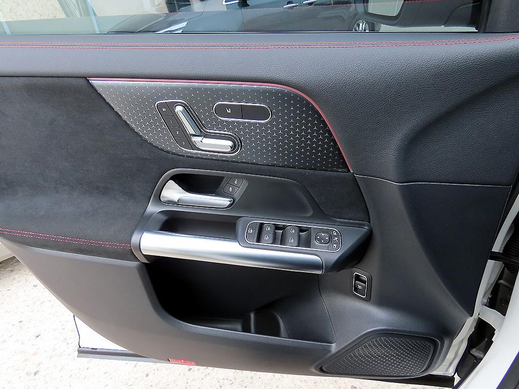 Mercedes Benz GLA Class - Vista 11