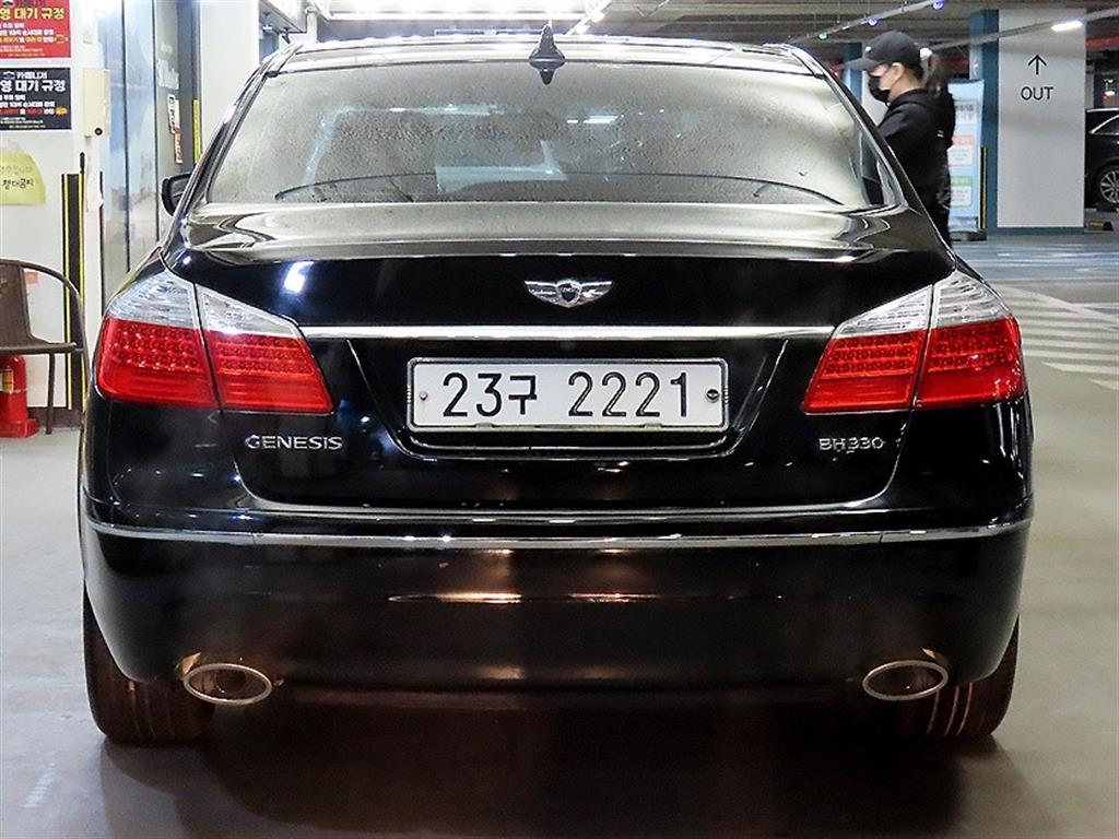 HYUNDAI Genesis - Vista 5