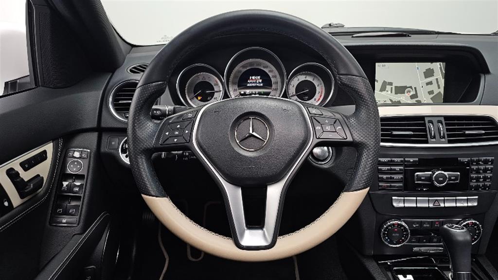 Mercedes Benz C Class - Vista 12