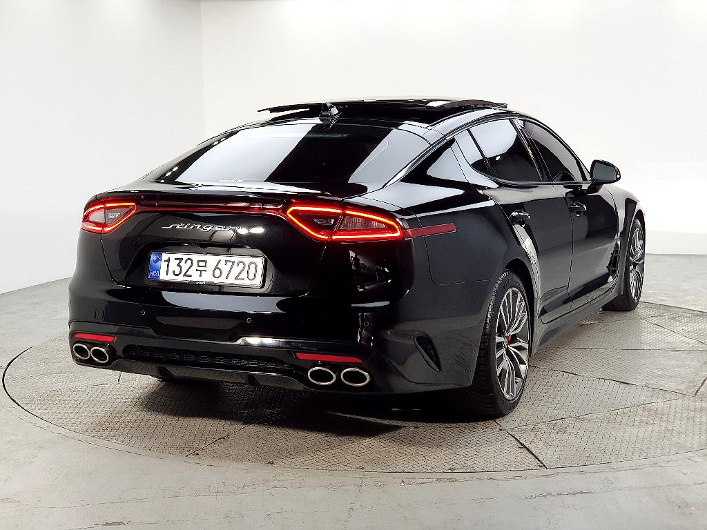 KIA Stinger - Vista 4