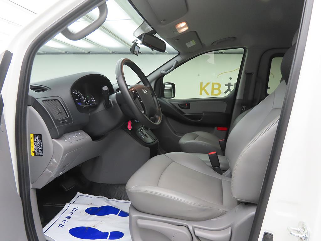 HYUNDAI Starex - Vista 5