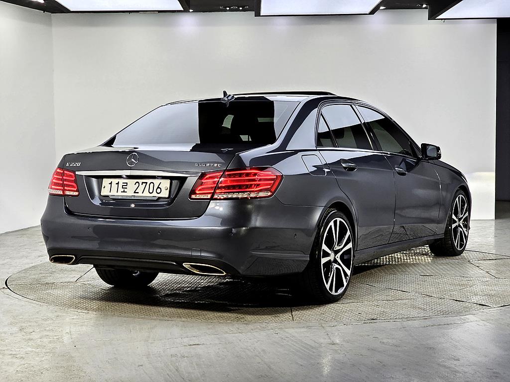 Mercedes Benz E class - Vista 4