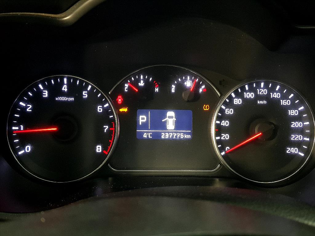 KIA Carens - Vista 7