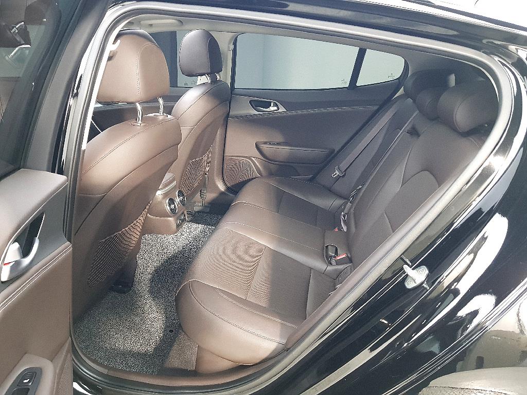 KIA Stinger - Vista 9