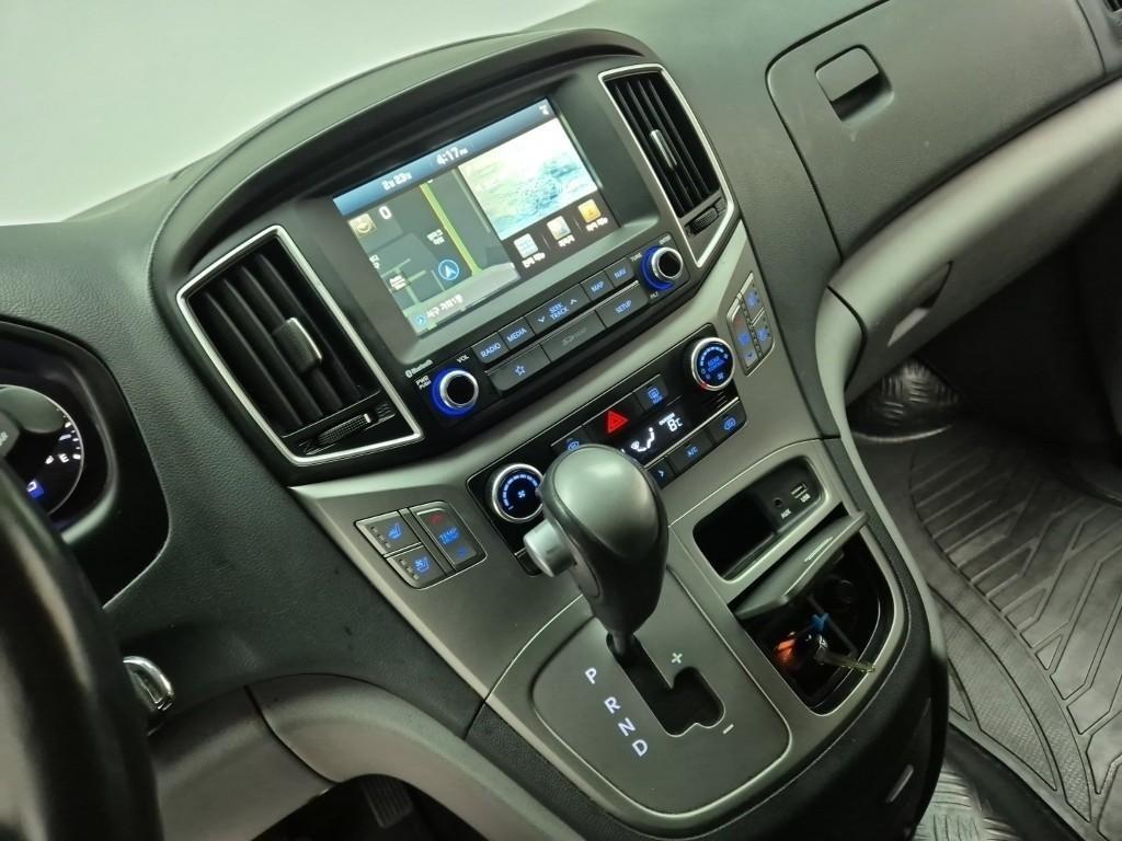 HYUNDAI Starex - Vista 10