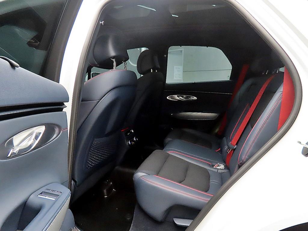 Genesis GV70 - Vista 6