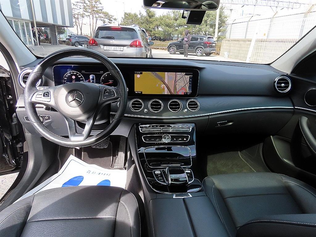 Mercedes Benz E class - Vista 7