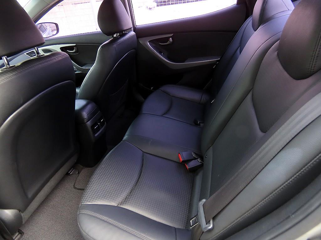 HYUNDAI Avante - Vista 6