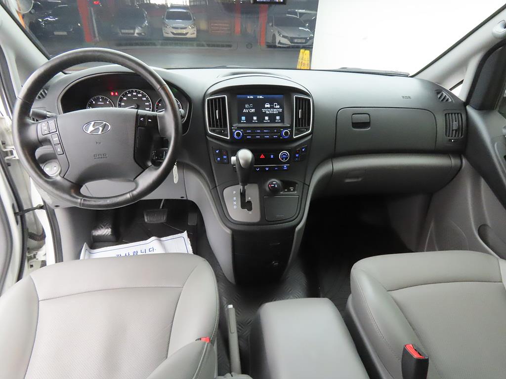 HYUNDAI Starex - Vista 8