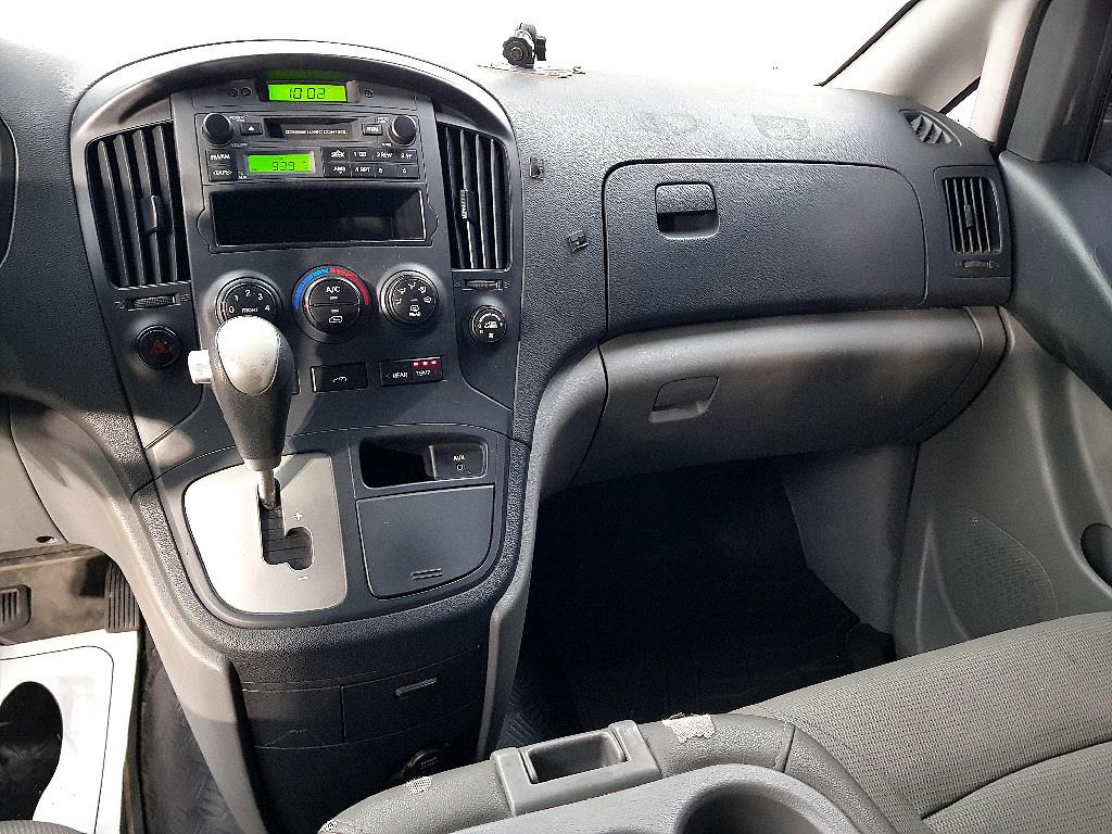 HYUNDAI Starex - Vista 10