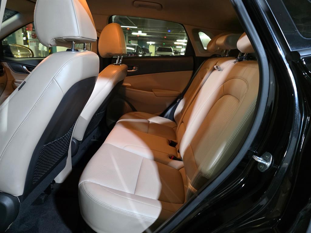 HYUNDAI Kona - Vista 7