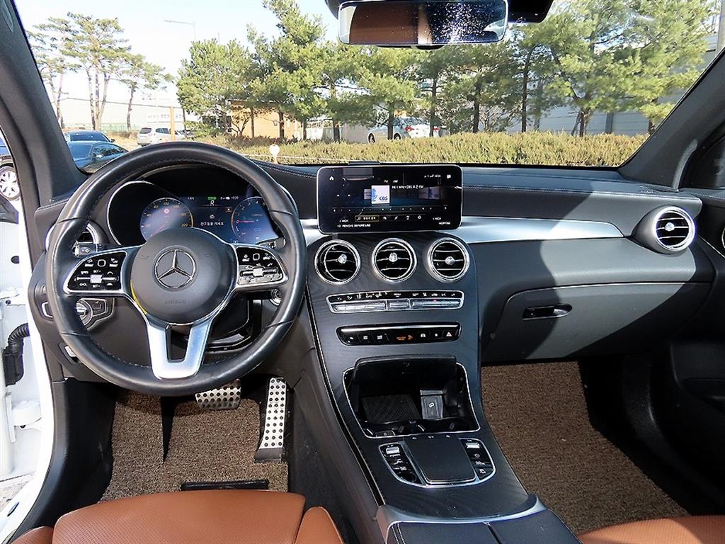 Mercedes Benz GLC Class - Vista 7