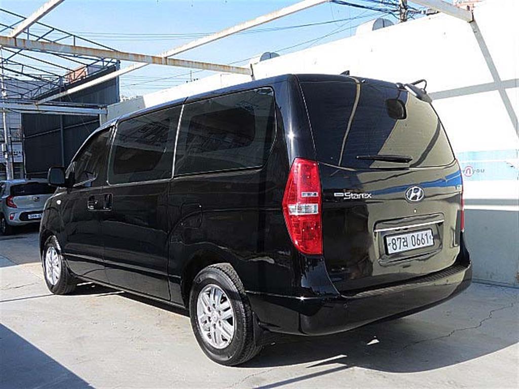 HYUNDAI Starex - Vista 7